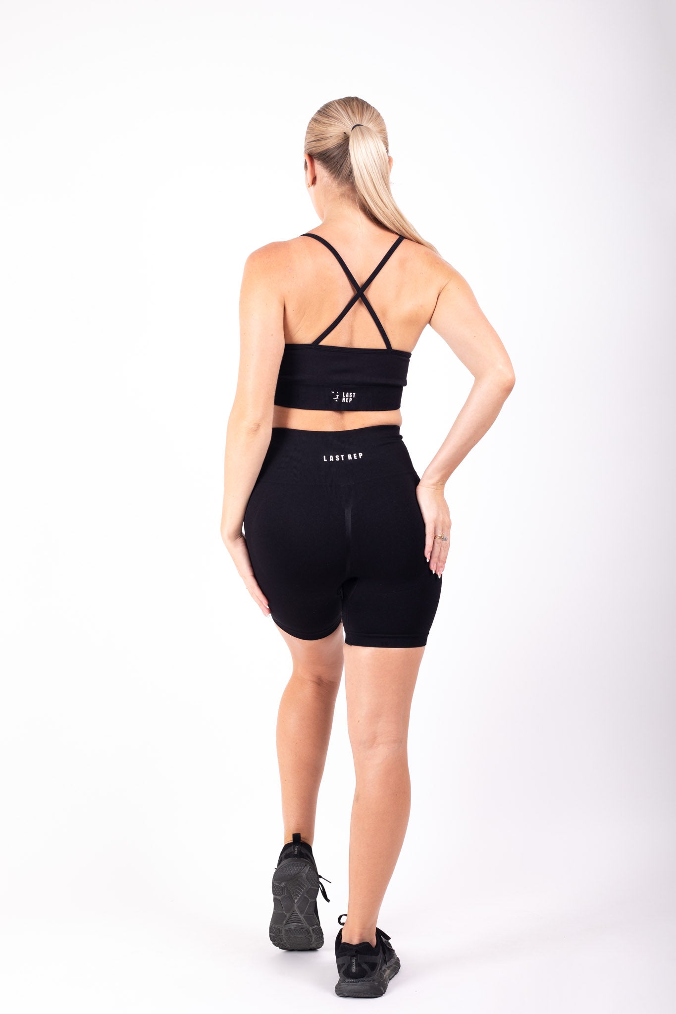 Agile Cross Sports Bra & Short Set Black