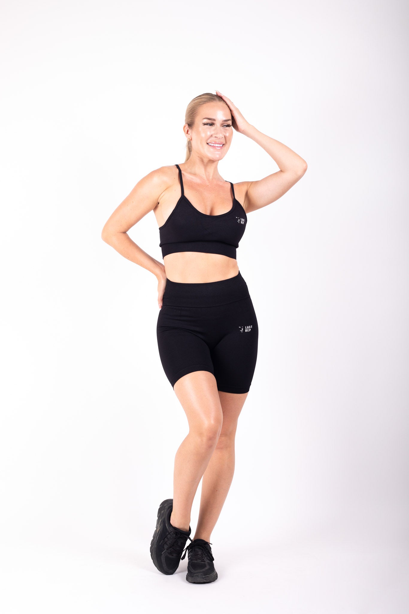 Agile Cross Sports Bra & Short Set Black