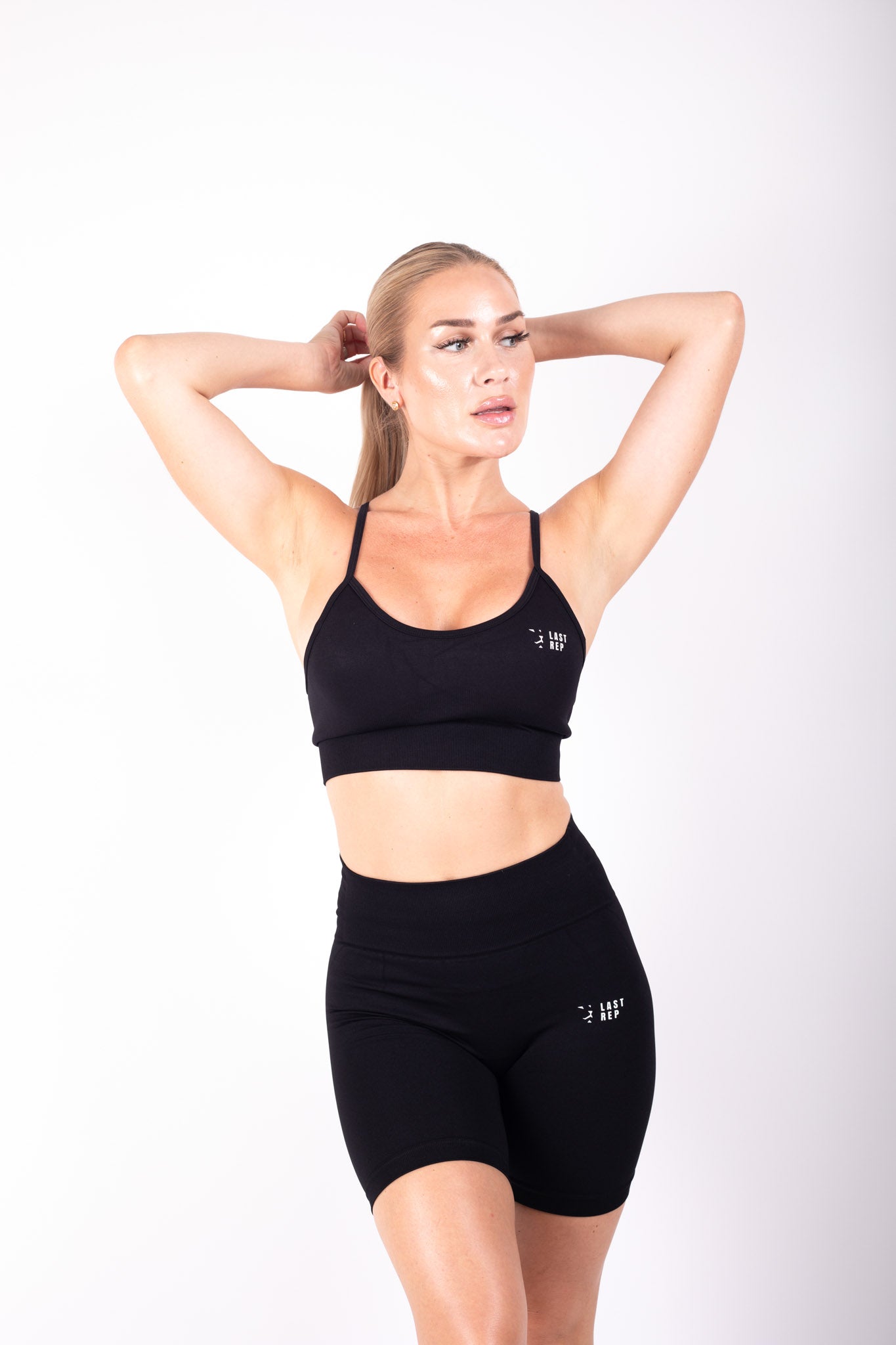 Agile Cross Sports Bra & Short Set Black