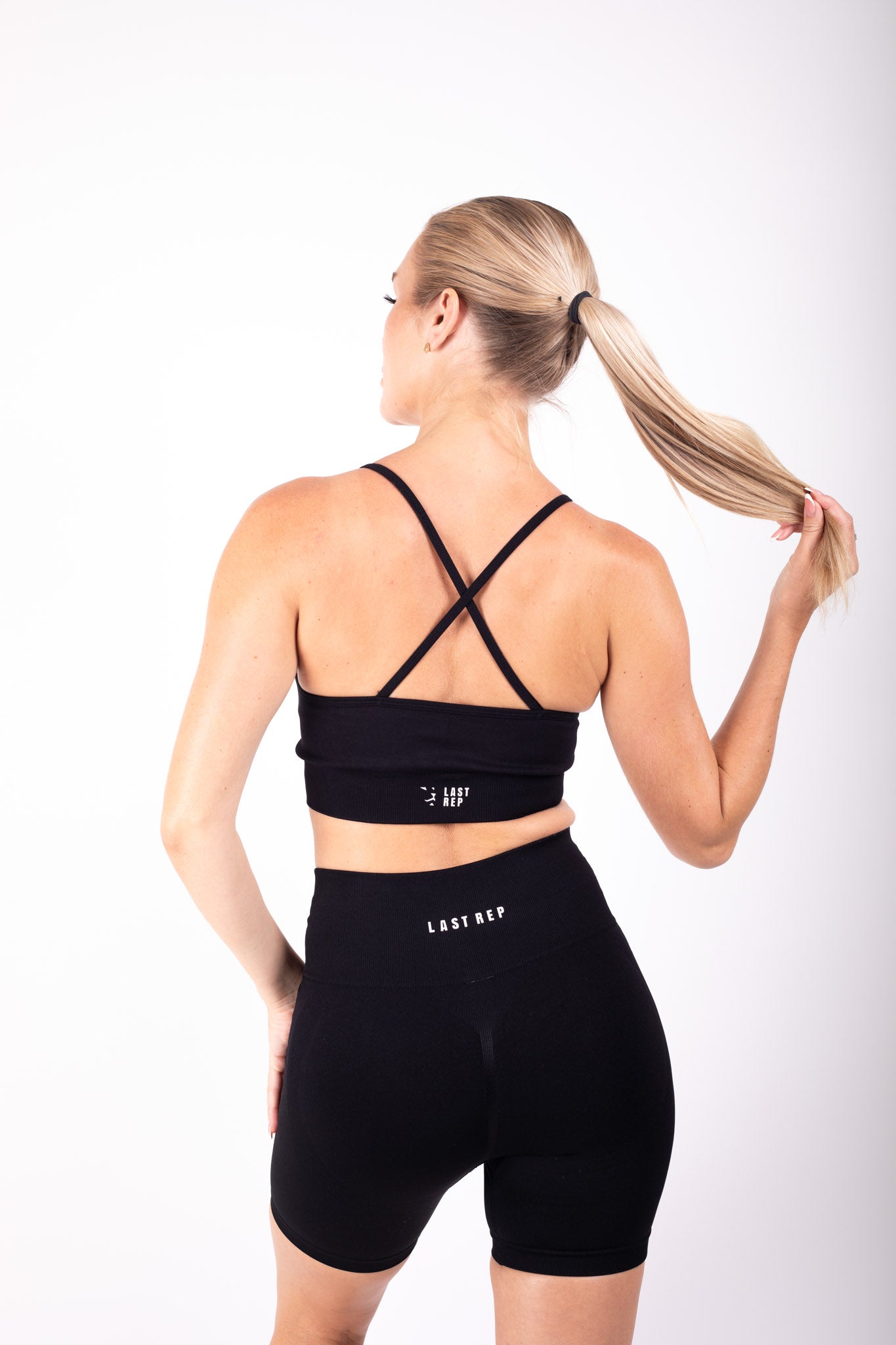 Agile Cross Sports Bra & Short Set Black