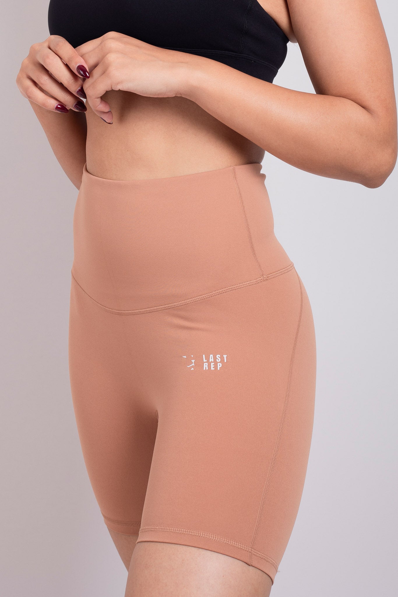 Essential Women Shorts Buff