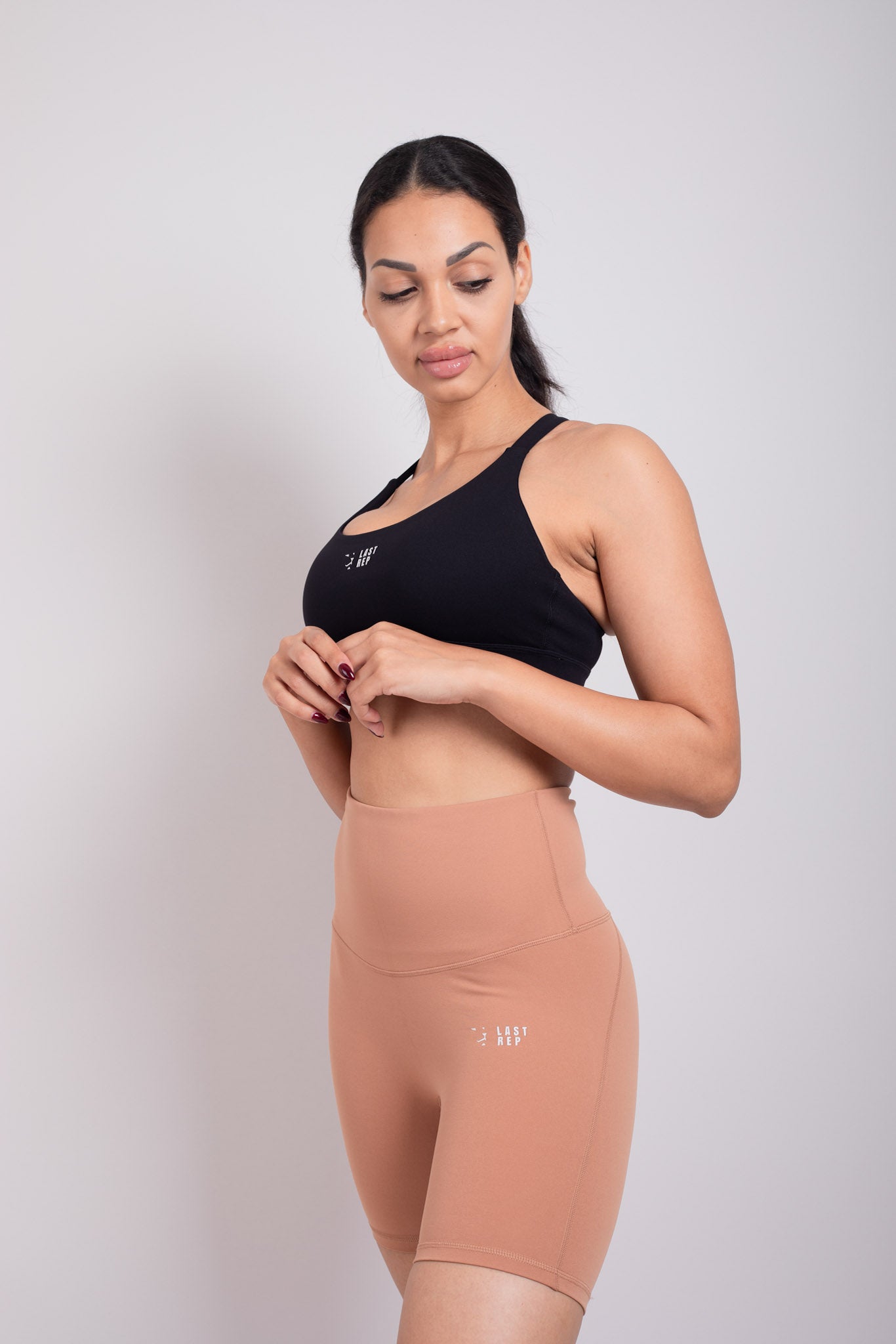 Essential Women Shorts Buff