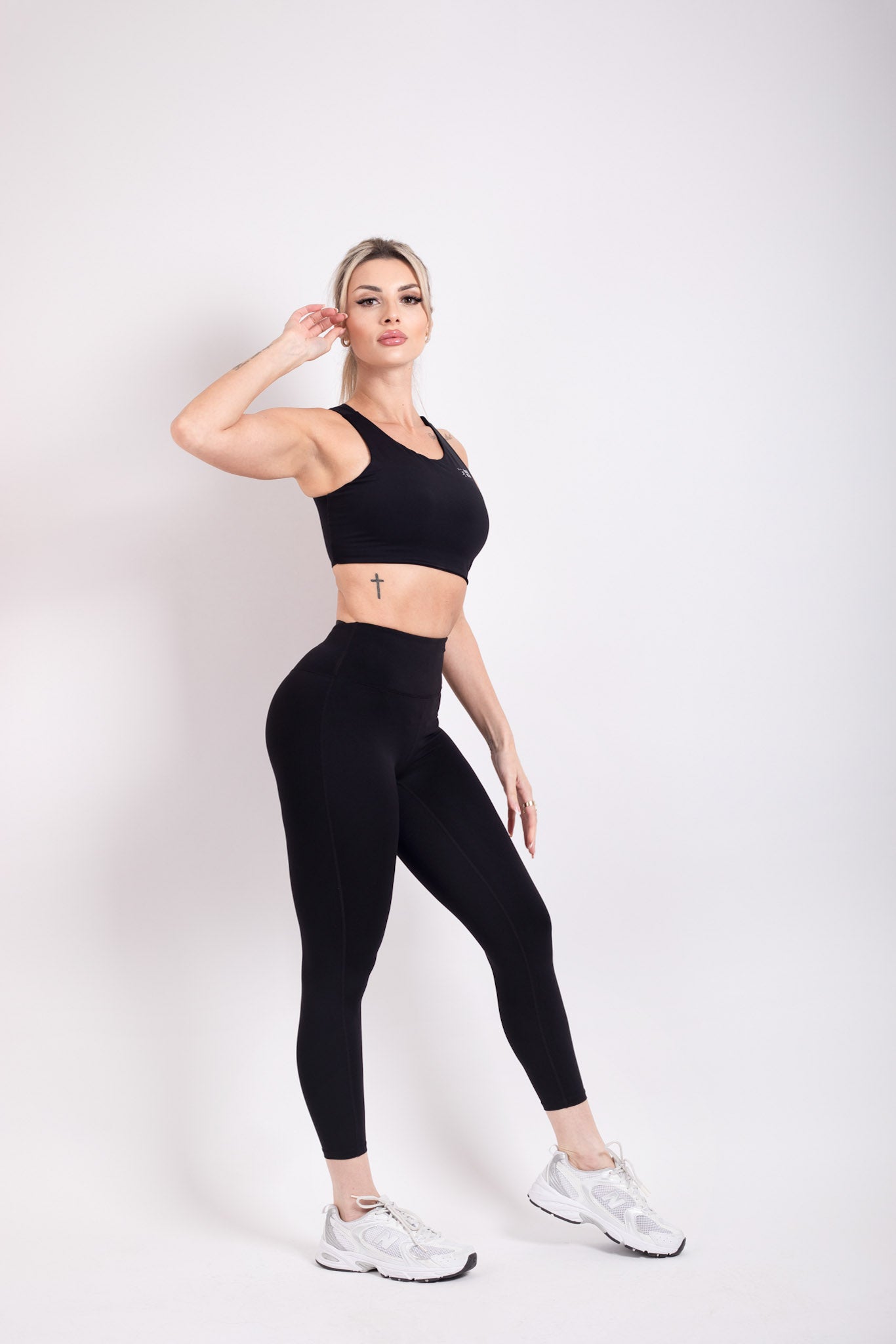 The Diva Backless Yoga Set Black