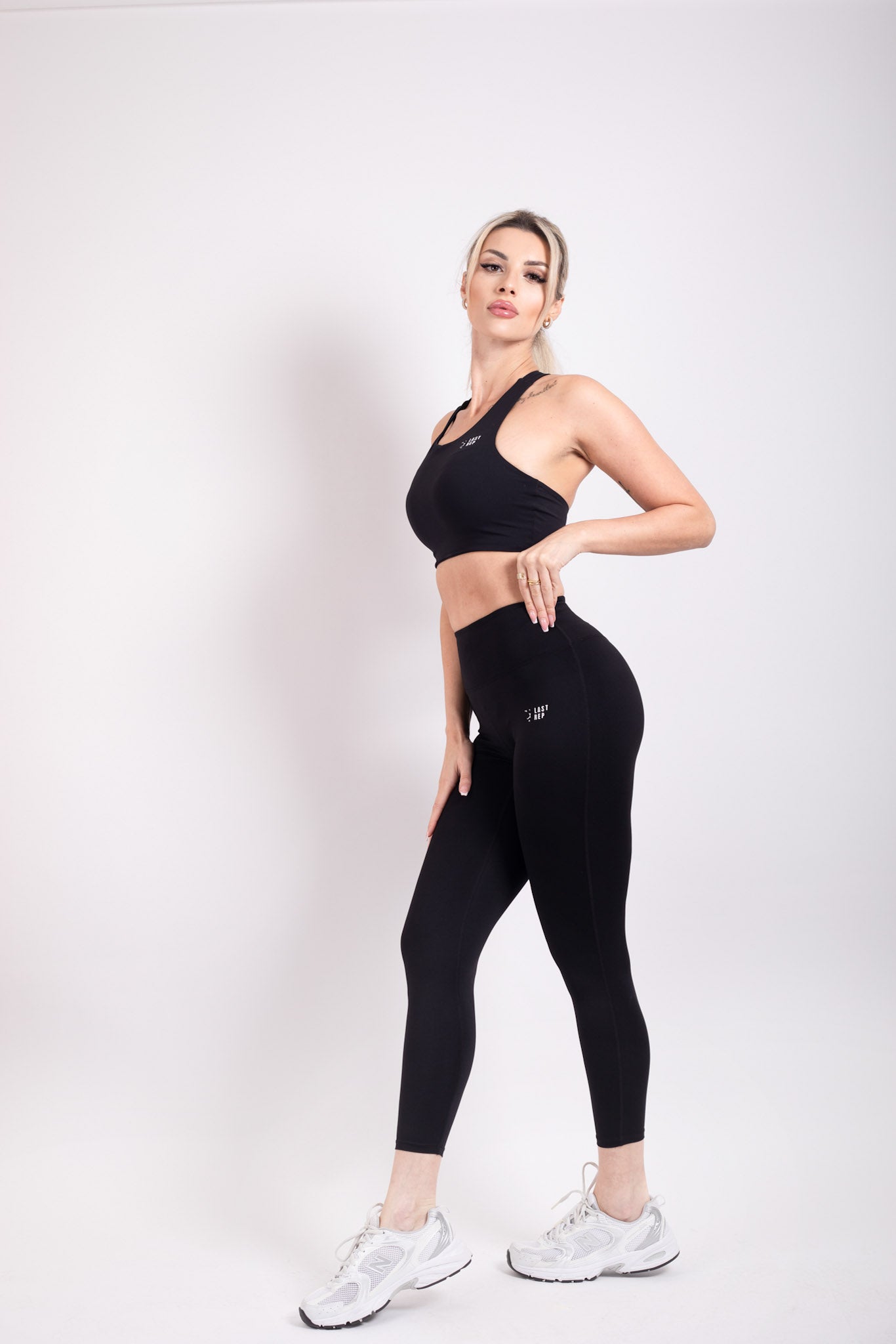 The Diva Backless Yoga Set Black