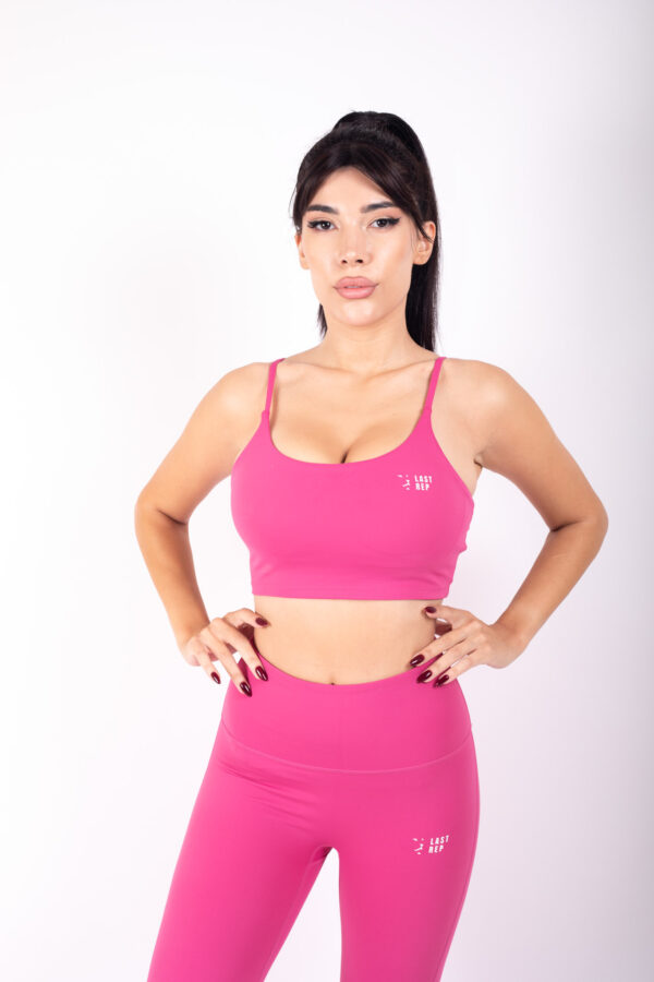 Pink yoga outfit with a stylish design